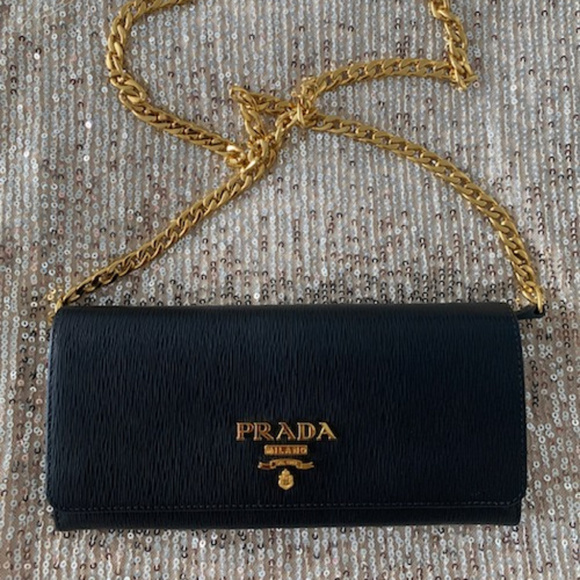 CLASSY AND ELEGANT PURSE - Picture 1 of 2